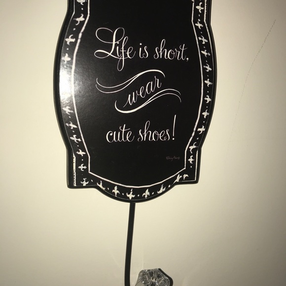 Decor for your walk-in closet - Picture 3 of 7